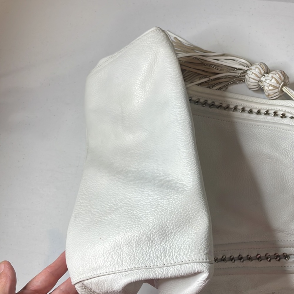 ☔️ WHITE LEATHER BOHEMIAN W/TASSLE EUC CONDITION!!! - Picture 5 of 15